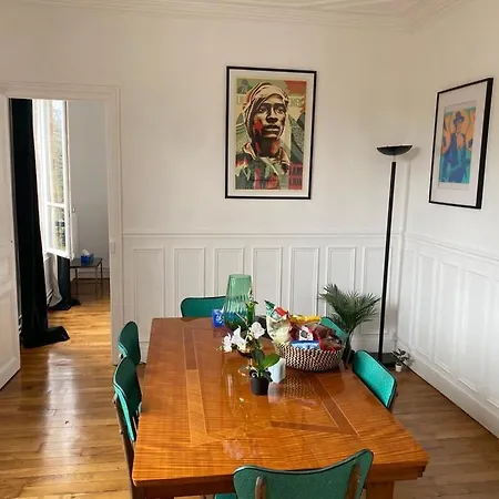 Au Coeur De L'ile Saint Louis Homestay *