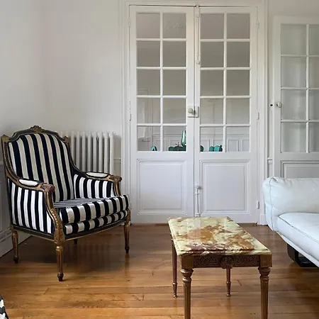Au Coeur De L'ile Saint Louis Homestay