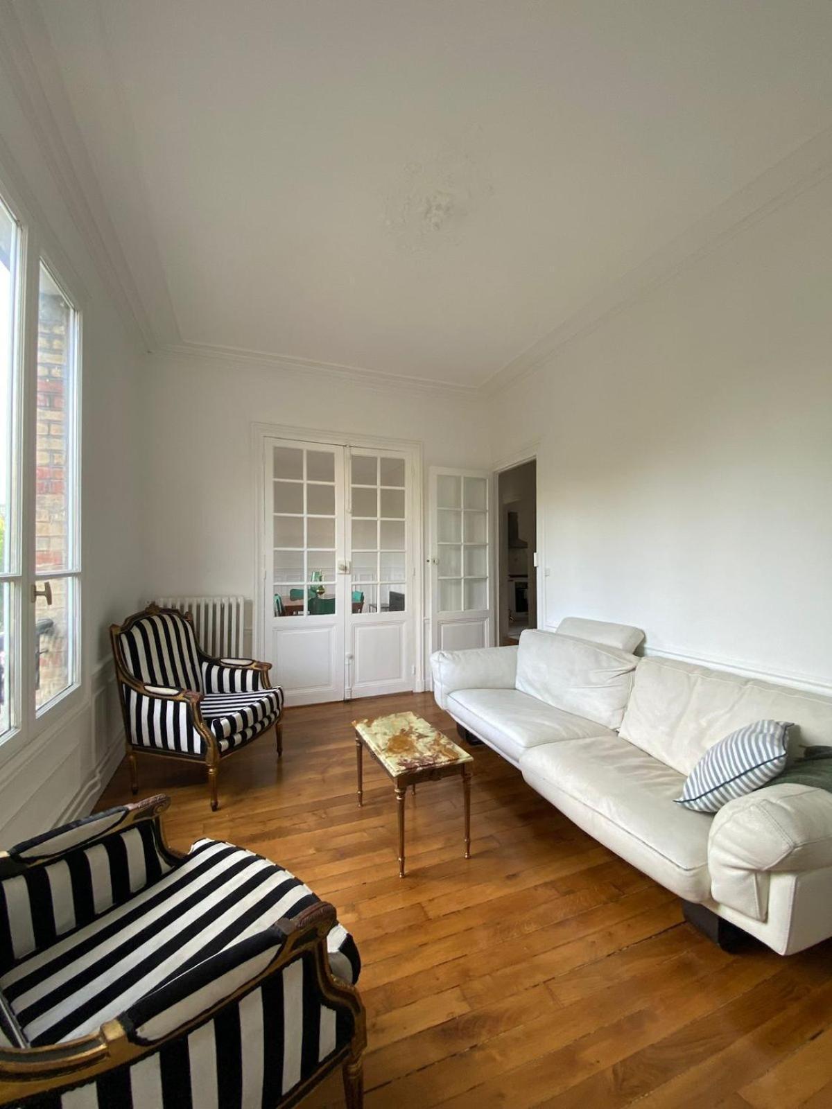 Au Coeur De L'ile Saint Louis Homestay *